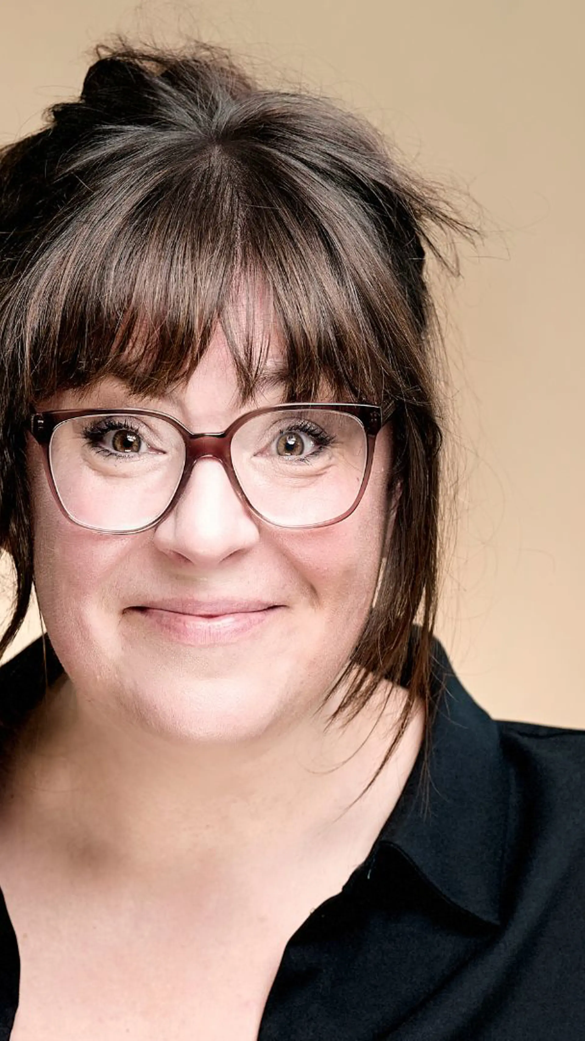 Hanna Voog - <p data-start="209" data-end="347">Hanna Voog är komiker, moderator och quizvärd som skapar energi, skratt och flyt på både små och stora scener.</p>