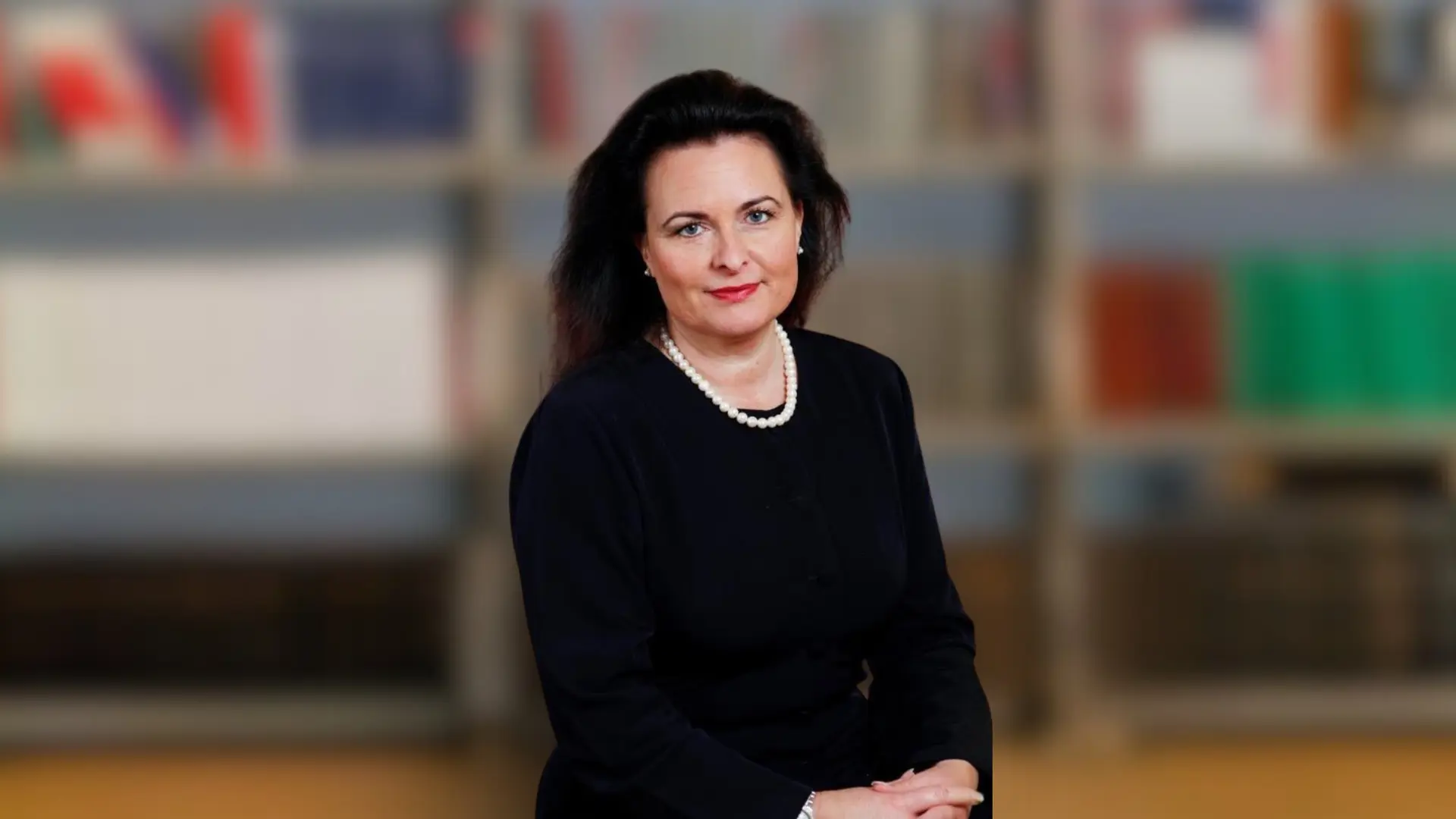 Lena Bäcker - <div>
<div>
<p>Lena Bäcker ger konkreta och strategiska insikter i geopolitik, tillväxt, global talang attraktion och krishantering med global erfarenhet och svensk förankring.</p>
<span class="im"></span></div>
</div>