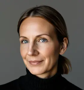 Frida Monsén - Frida Monsén är föreläsare och expert på AI i organisationer, förändringsarbete och kompetensförsörjning i ett arbetsliv som förändras snabbt.