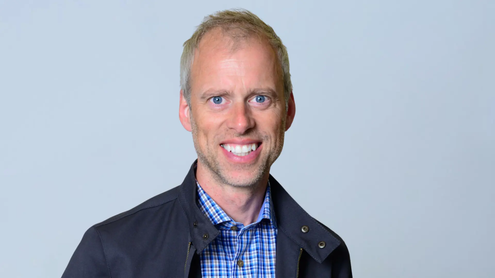 Fredrik Berling - <p>Fredrik Berling är en erfaren moderator och TV programledare som skapar energi, struktur och trygghet på scenen och får budskap att landa hos publiken</p>