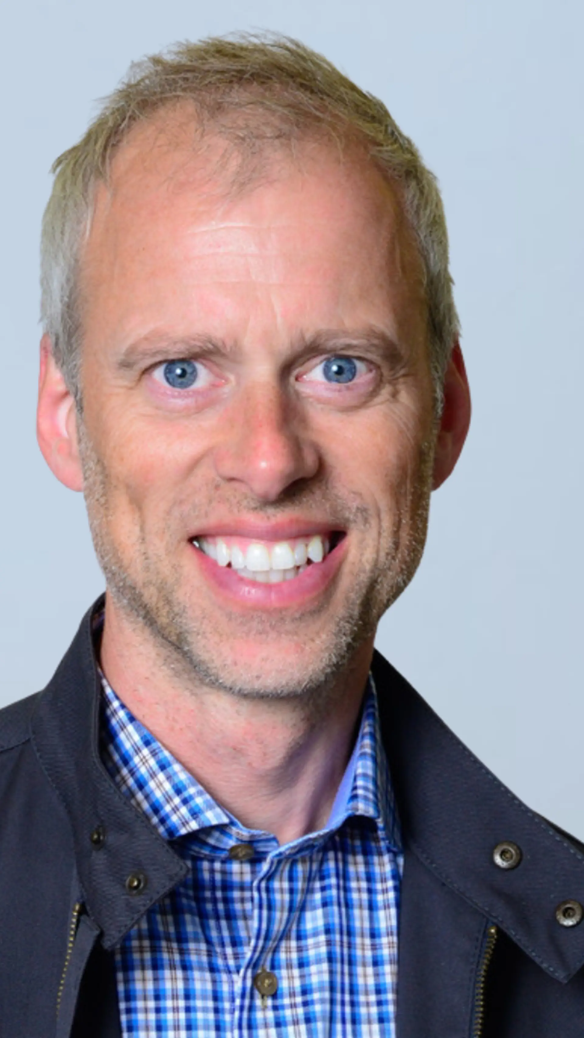 Fredrik Berling - <p>Fredrik Berling är en erfaren moderator och TV programledare som skapar energi, struktur och trygghet på scenen och får budskap att landa hos publiken</p>