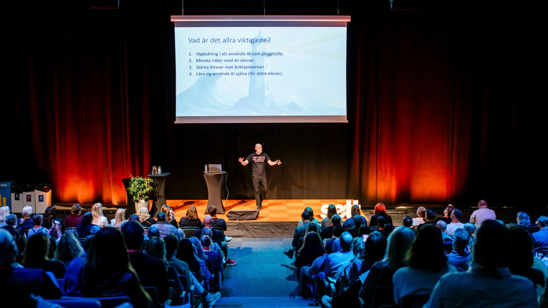Johan Falk - <p>Johan Falk hjälper organisationer att förstå AI-utveckling, konsekvenser och betydelse för framtidens samhälle</p>