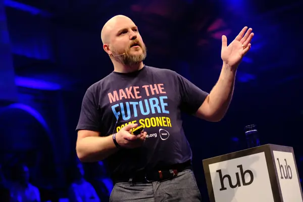 Den femte accelerationen visar hur AI kan frigöra mänsklig kreativitet