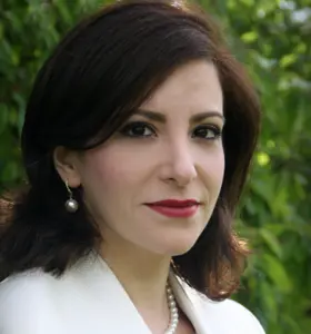 Galaxia Wallin - Galaxia Wallin är samhällsvetare, författare och föreläsare som ger nya perspektiv på hedersförtryck, rasism, integration och ledarskap