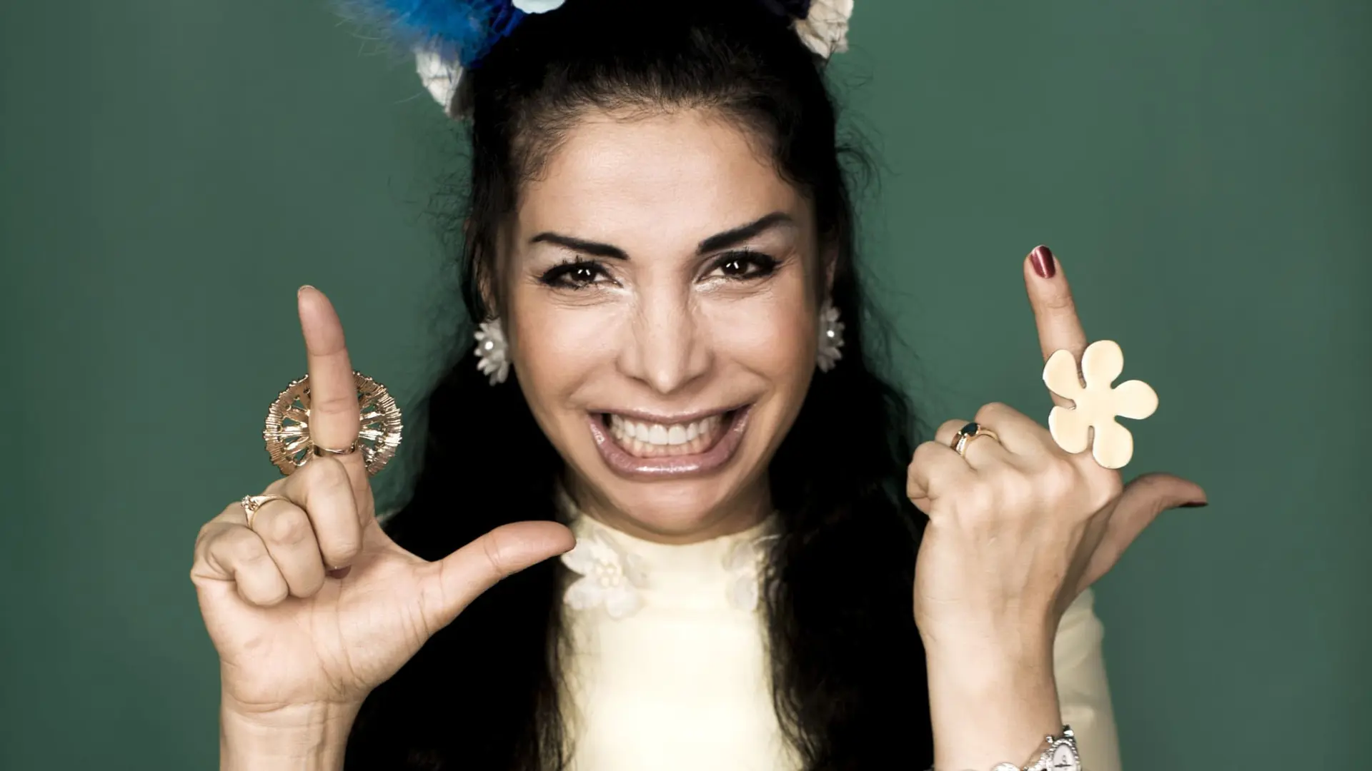 Zinat Pirzadeh - <p data-start="430" data-end="585">Zinat Pirzadeh föreläser med knivskarp humor om svenskhet, integration och mångfald och skapar skratt som leder till eftertanke.</p>
