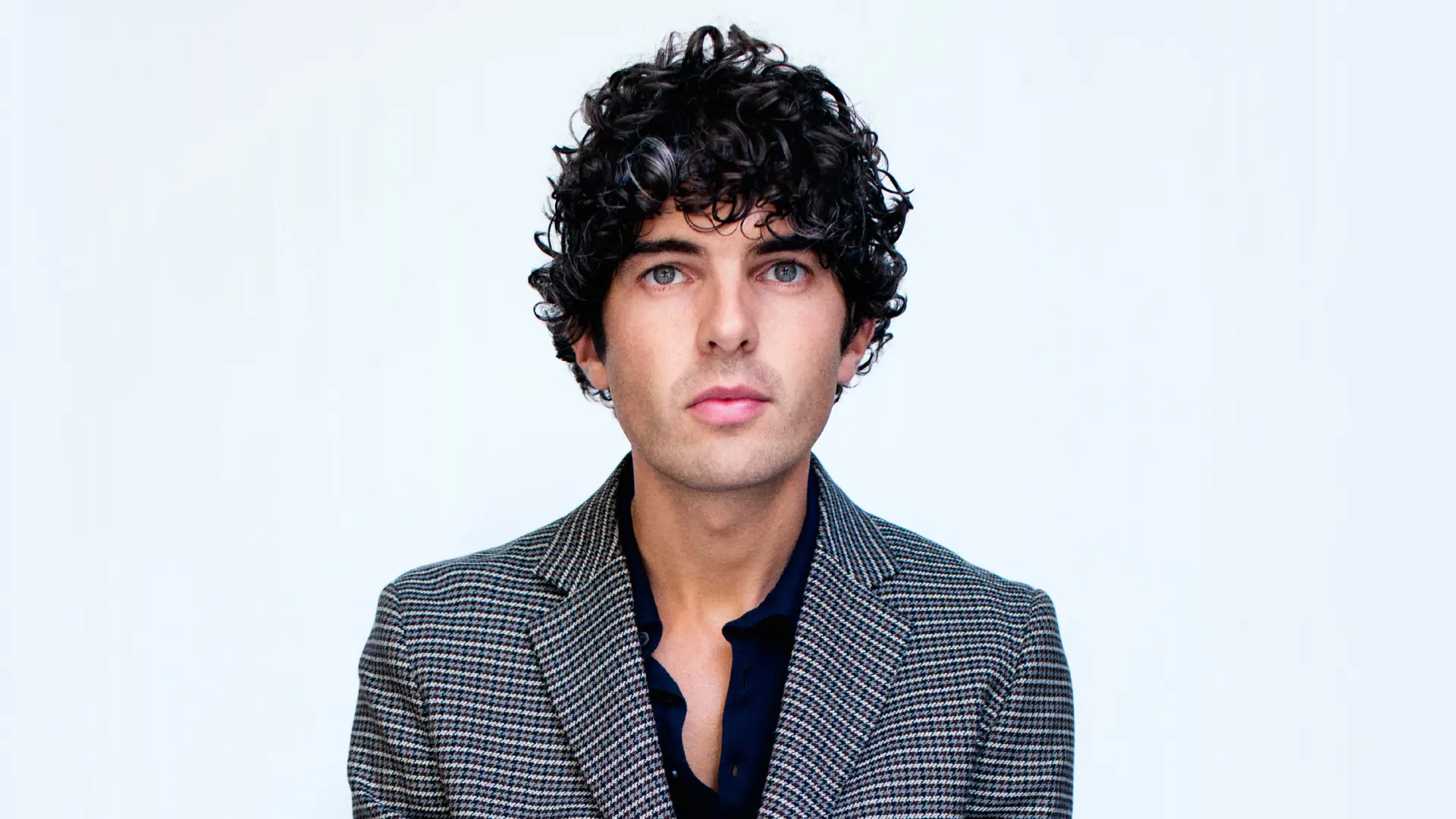 Daniel Hallberg - <p data-start="207" data-end="371">Daniel Hallberg är komiker och programledare med en unik förmåga att få publik att skratta genom igenkänning, tempo och musikalisk humor.</p>