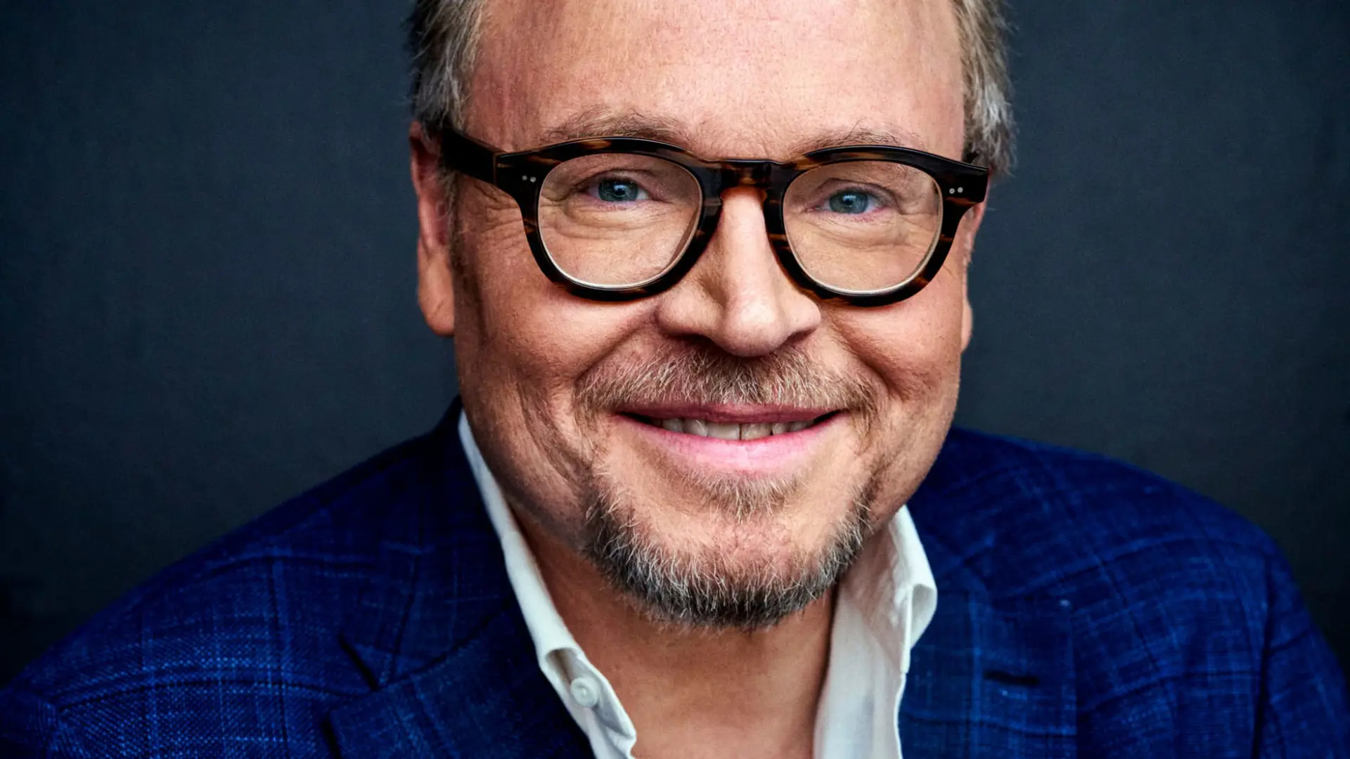 Fredrik Lindström - <p data-start="507" data-end="649">Folkkär talare och scenpersonlighet som med humor och skärpa gör språk, kultur och mentalitet levande och relevant.</p>