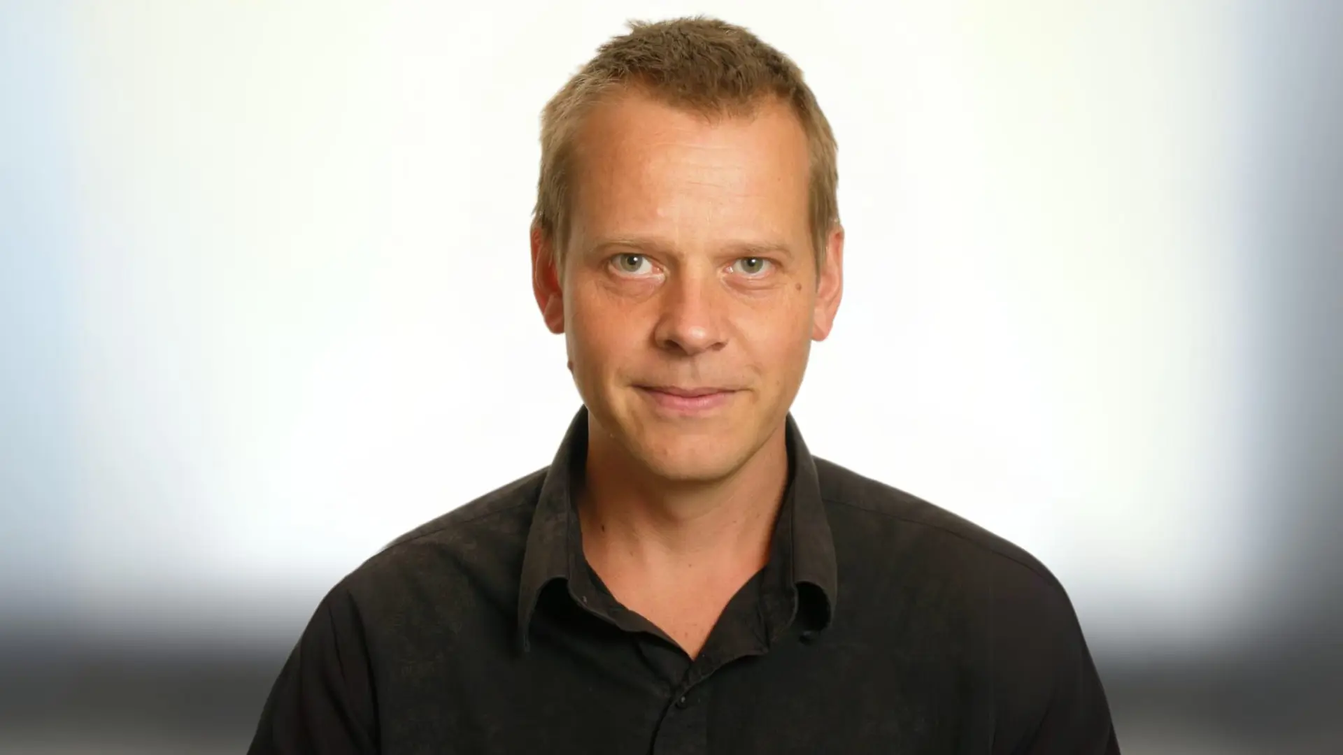 Ola Rosling - <p data-start="251" data-end="407">Ola Rosling gör komplex statistik begriplig och visar hur data kan förändra vår syn på världen genom factfulness.</p>