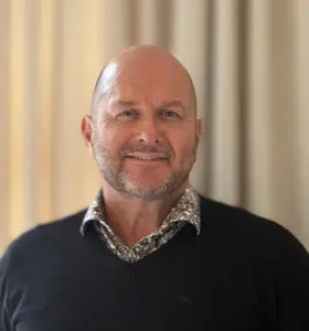 Robert Trupp - Robert Trupp gör totalförsvar, beredskap och krisledning begripligt och relevant för hela samhället genom erfarenhet, pedagogik och engagemang.