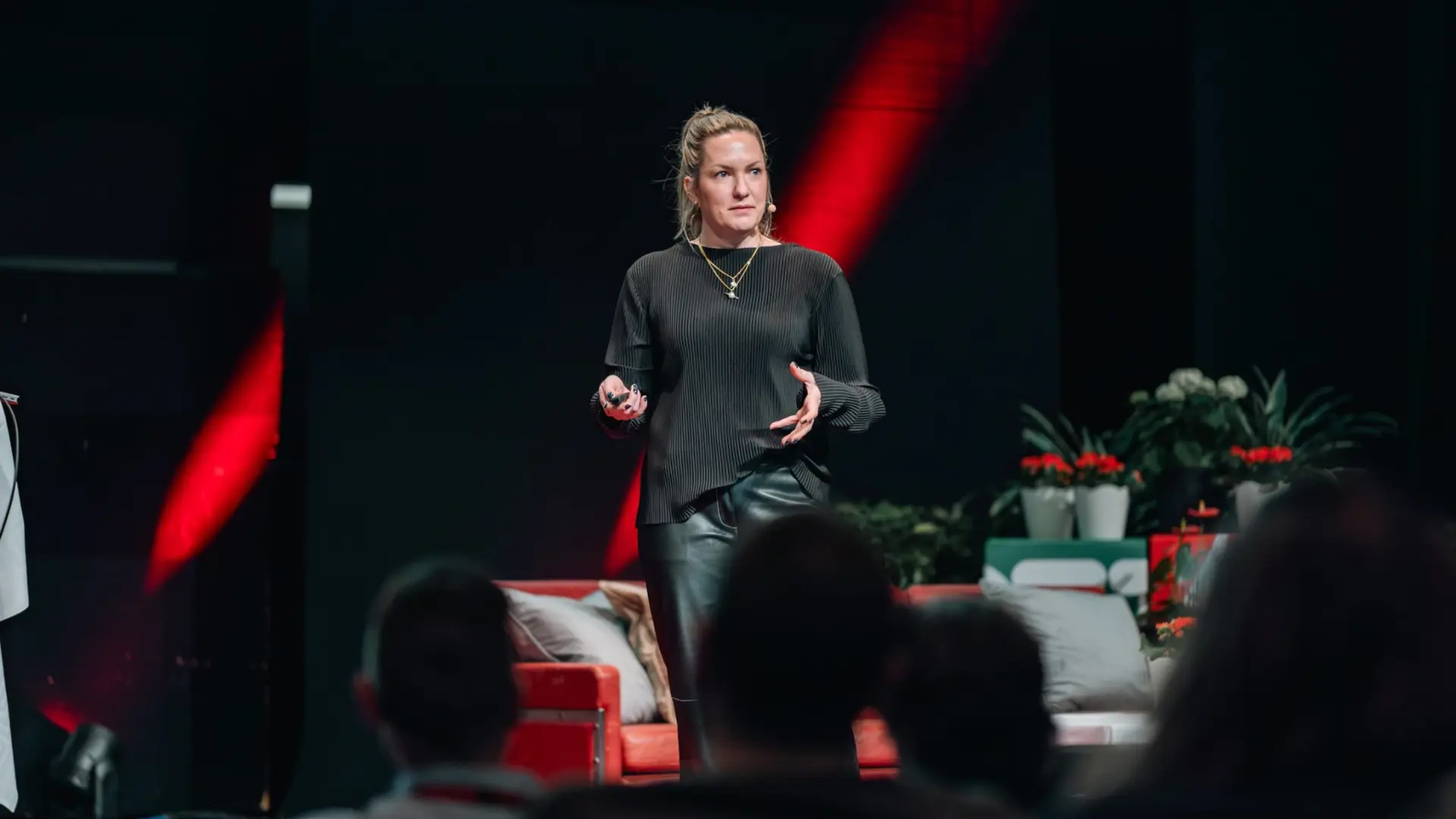 Sofie Perslow - <p data-start="372" data-end="515">Sofie Perslow hjälper organisationer att omsätta AI och data till bättre beslut, starkare affärer och hållbar förändring</p>