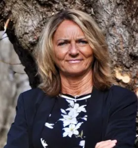 Jeanette Larsson - Jeanette Larsson inspirerar med verkliga berättelser om civilkurage, mod och värdegrund från 25 år inom polisen