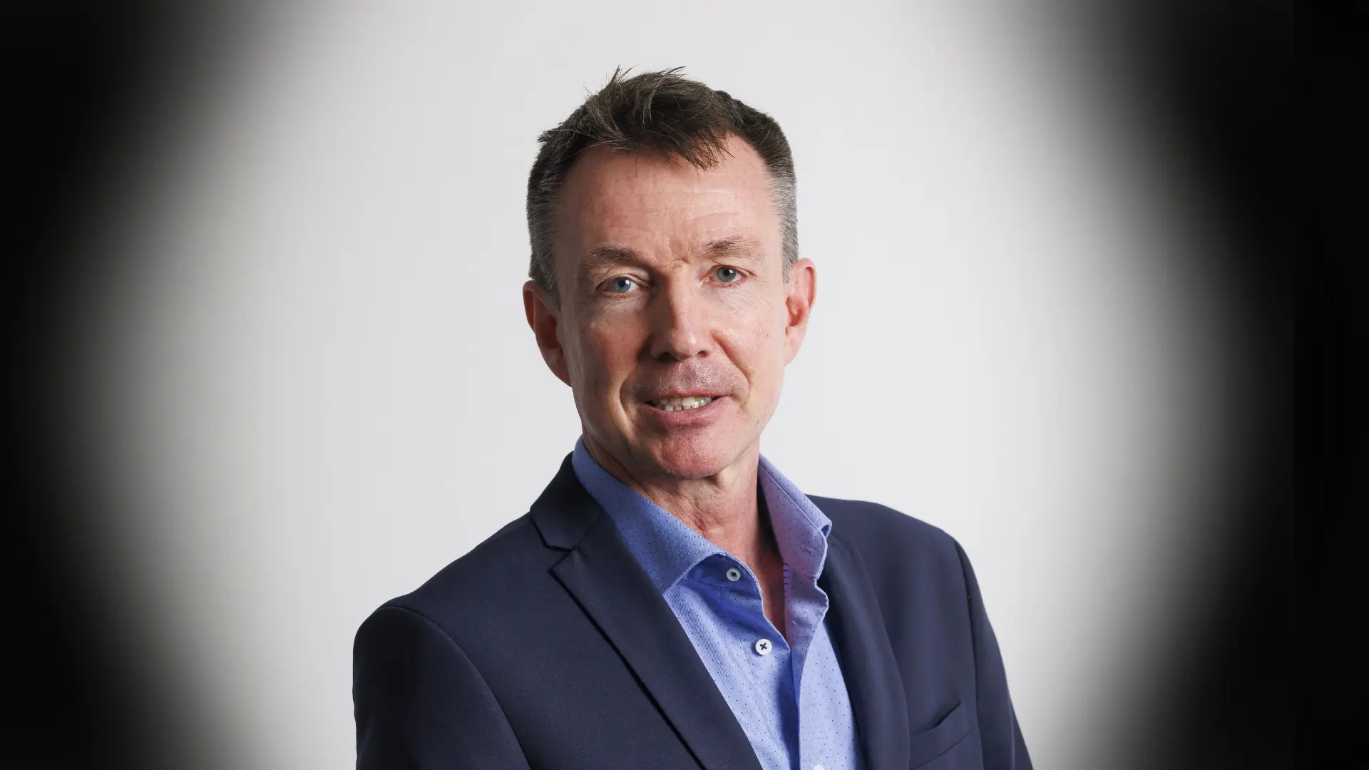 Mark Brolin - <p>Mark Brolin hjälper ledare att förstå geopolitik, AI och globala förändringar genom tydliga analyser och strategiska perspektiv</p>