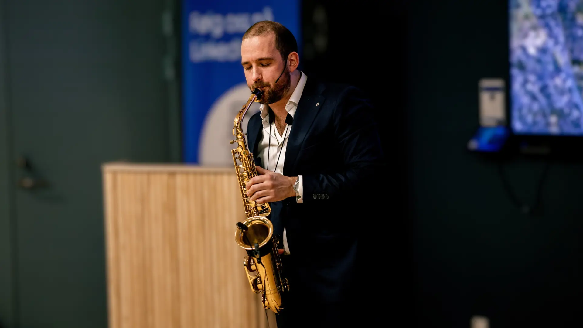 Håkon William Skog Erlandsen - <p data-start="482" data-end="601">Ett musikaliskt föredrag som kombinerar äventyr, prestation och starka berättelser om att sätta extrema mål och nå dem.</p>