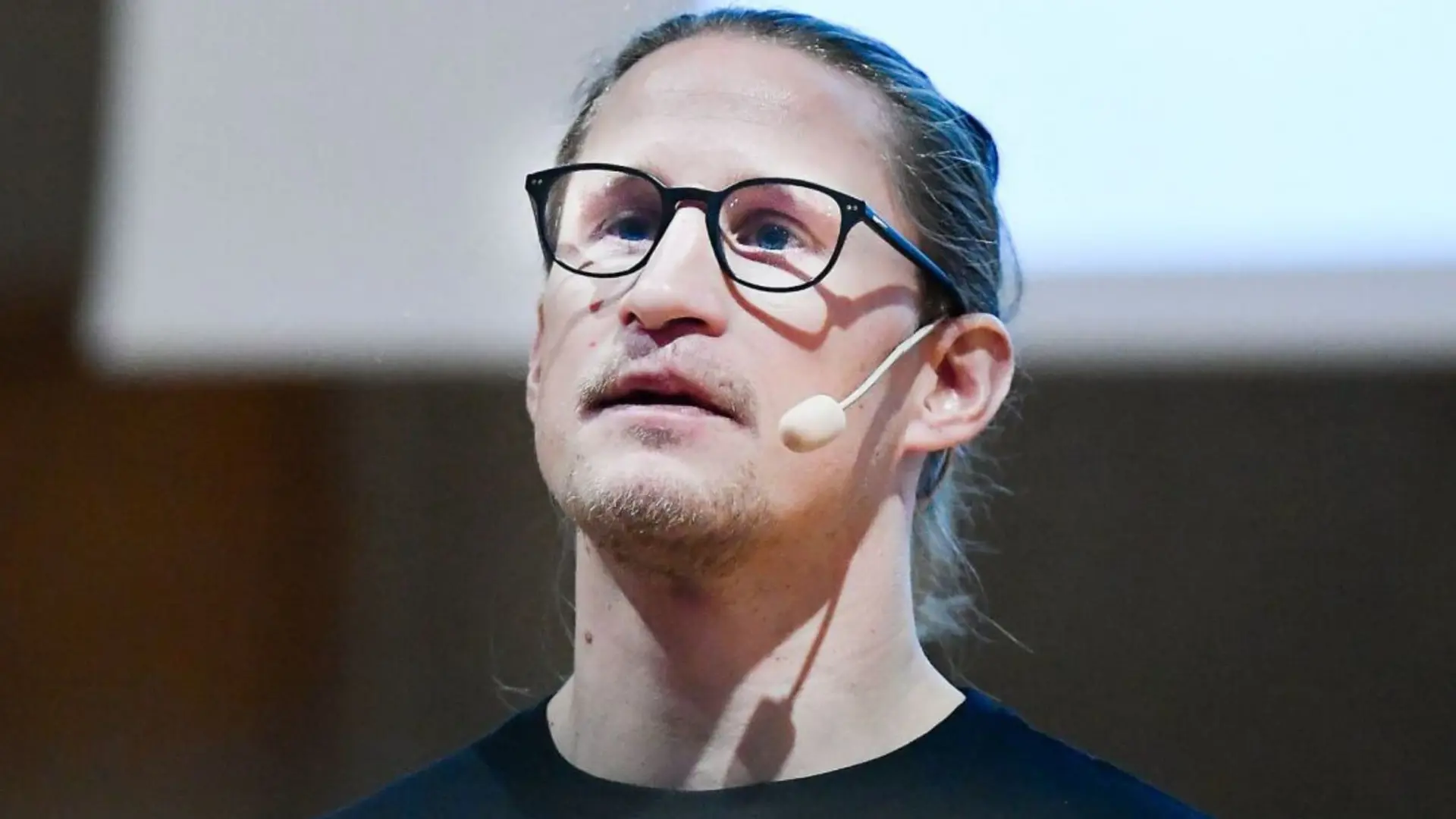 Jonathan Hedström - <p data-start="264" data-end="405">En gripande föreläsning om ätstörningar, machokultur och livet bakom kulisserna i elitishockeyn.</p>