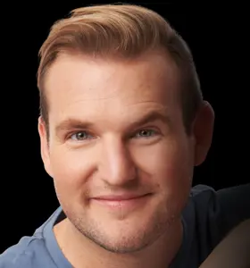 Emil Norberg - Emil Norberg är en energifylld föreläsare och konferencier som kombinerar humor och skarpa insikter om content, sociala medier och modern marknadsföring