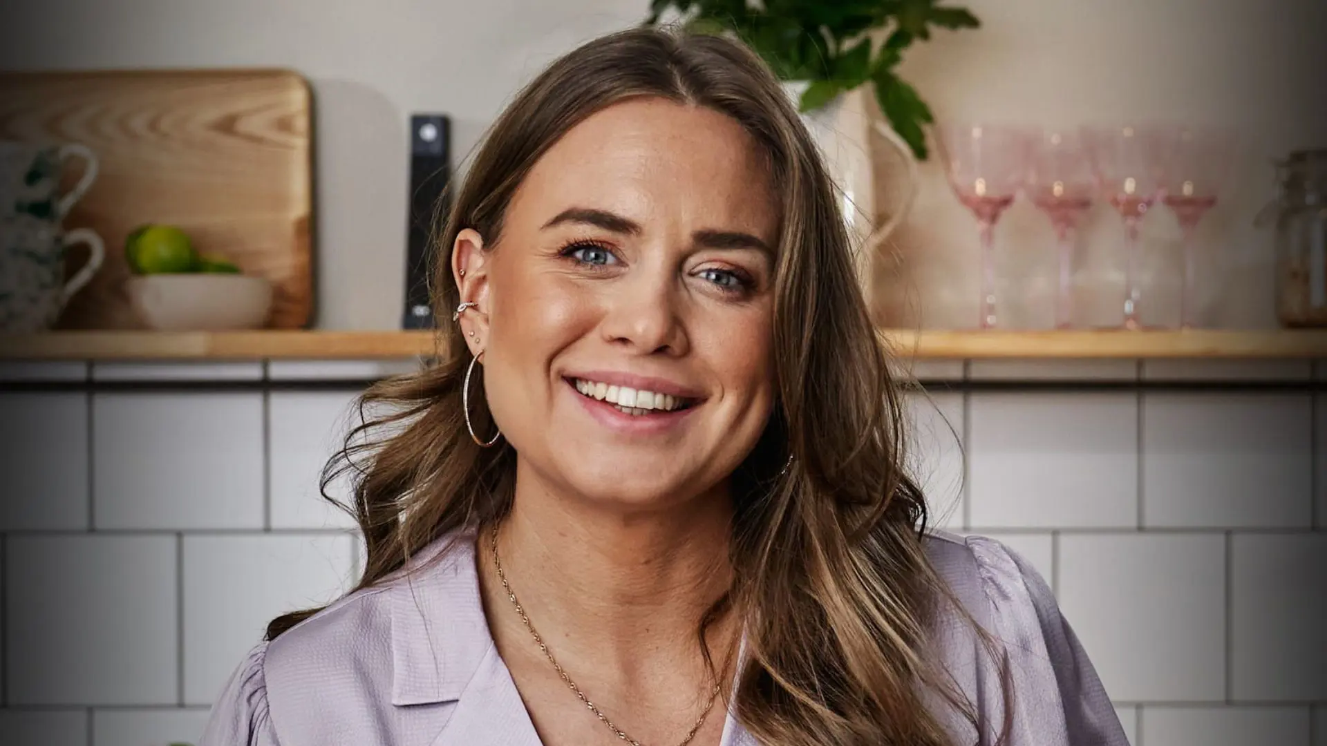 Sofia Henriksson - <p data-start="202" data-end="370">Sofia Henriksson är moderator och konferencier med bakgrund som vinnare av Sveriges Mästerkock 2020 och en stark röst inom svensk matkultur.</p>