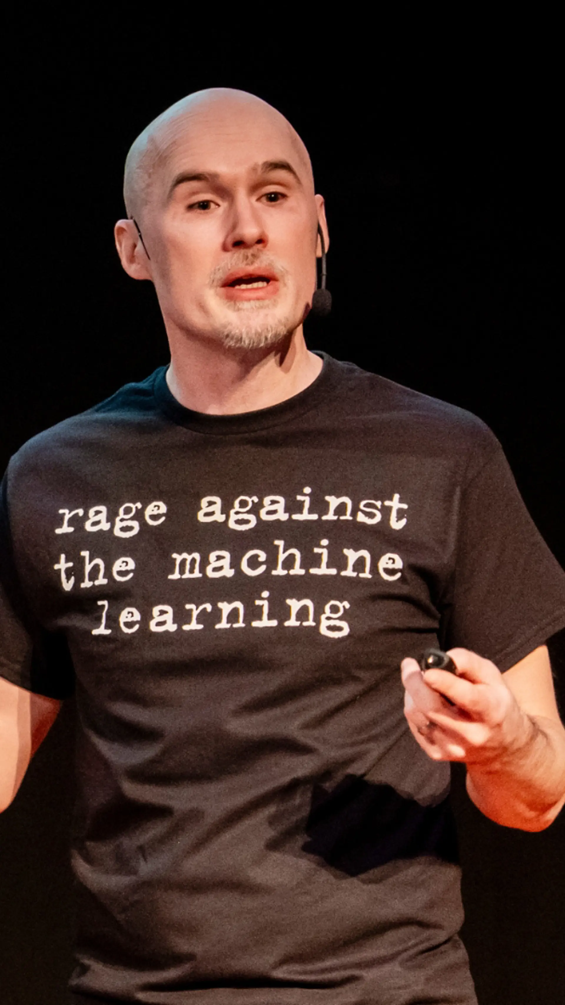 Johan Falk - <p>Johan Falk hjälper organisationer att förstå AI-utveckling, konsekvenser och betydelse för framtidens samhälle</p>