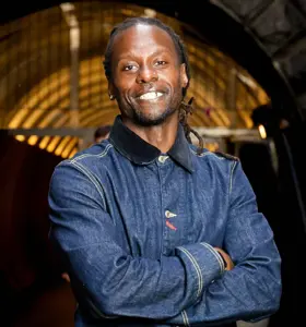 Martin Mutumba - En gripande resa från Rinkeby till fotbollens topp och vidare till en inspirerande röst för förändring, mod och framtidstro.