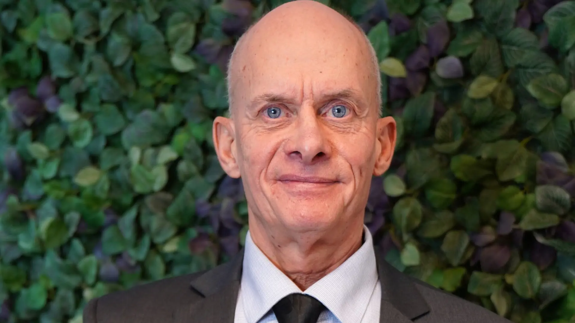 Stefan Kazikowski - <p data-start="225" data-end="382">Ett starkt och personligt vittnesmål om Förintelsen som berör, engagerar och ger unga en djupare förståelse för demokratins värde.</p>