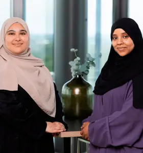 Hiba Adem och Safae Berrahmoune