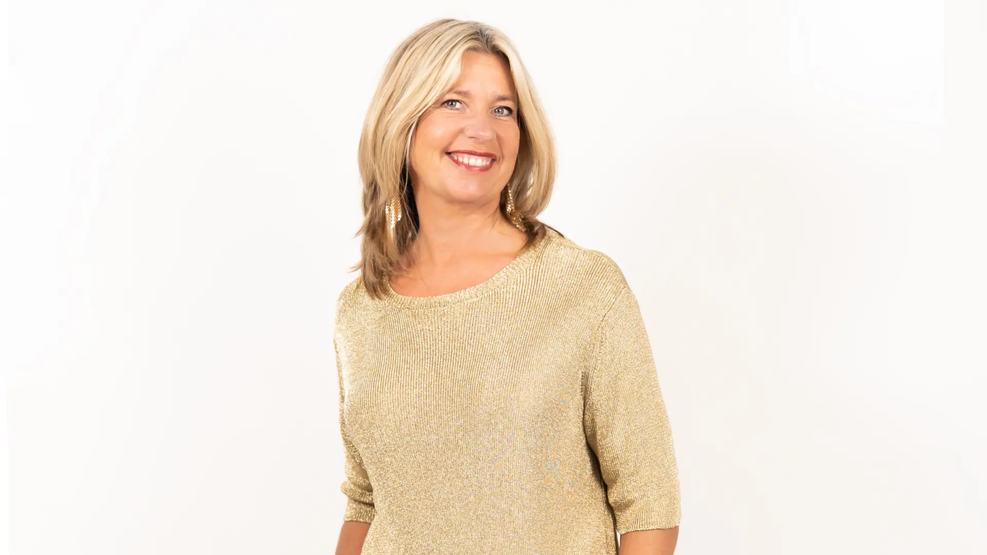 Ami Hallberg Pauli - <p data-start="408" data-end="542">Komiker och föreläsare som stärker kreativitet, kommunikation och samarbete med humor och stark scennärvaro</p>