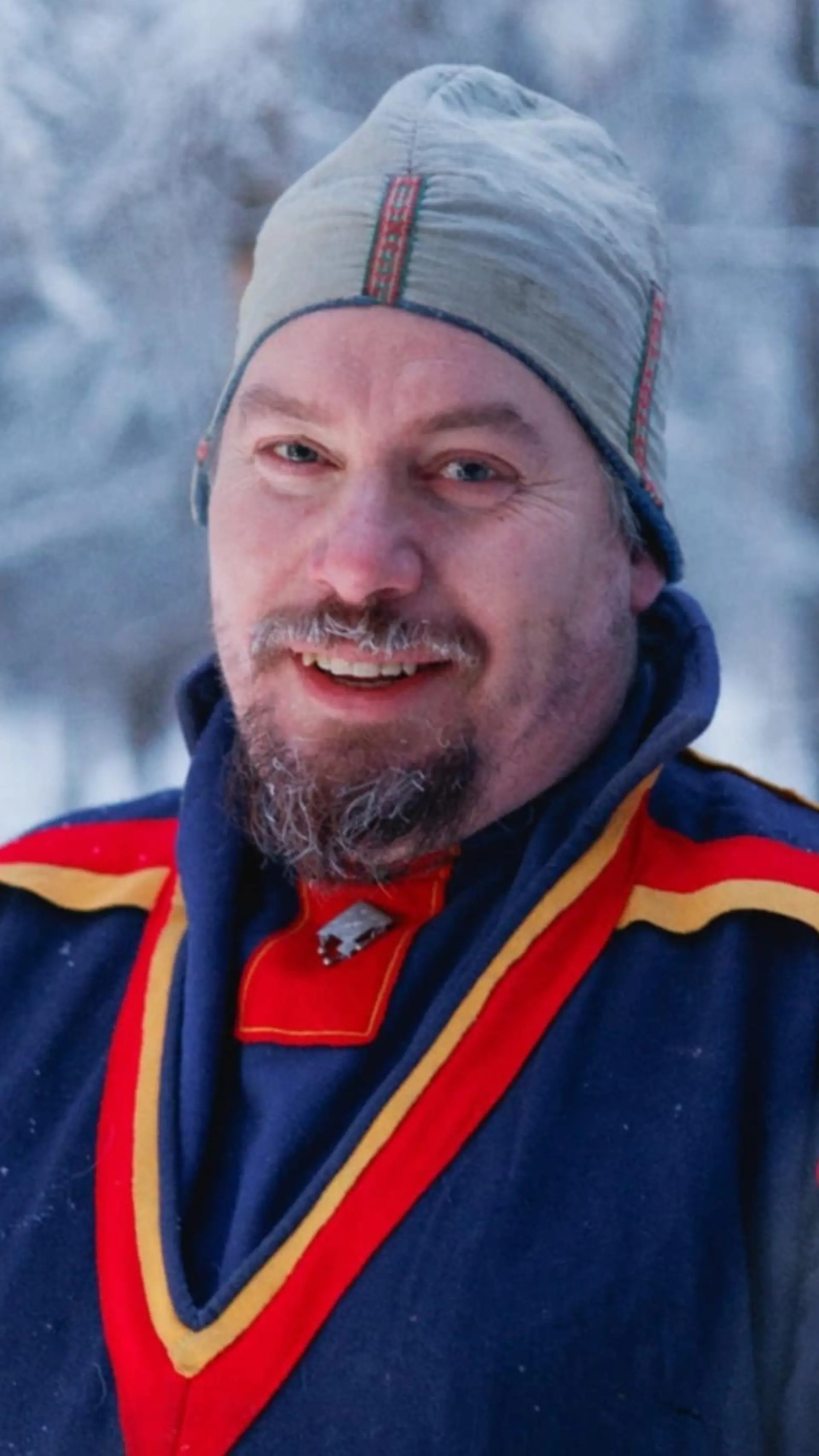 Henrik Andersson - <p data-start="207" data-end="351">Henrik Andersson är renskötare och föreläsare med bred kunskap om samisk kultur, klimatfrågor och urfolksperspektiv</p>