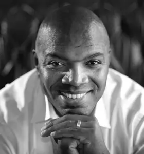Manuel Knight - Motivationstalare som visar hur ledare och team kan prestera under press och skapa en kultur där människor når sin fulla potential.