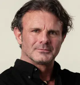 Raymond Ahlgren - En djupt berörande föreläsare som skapar ansvar, samarbete och verklig förändring.