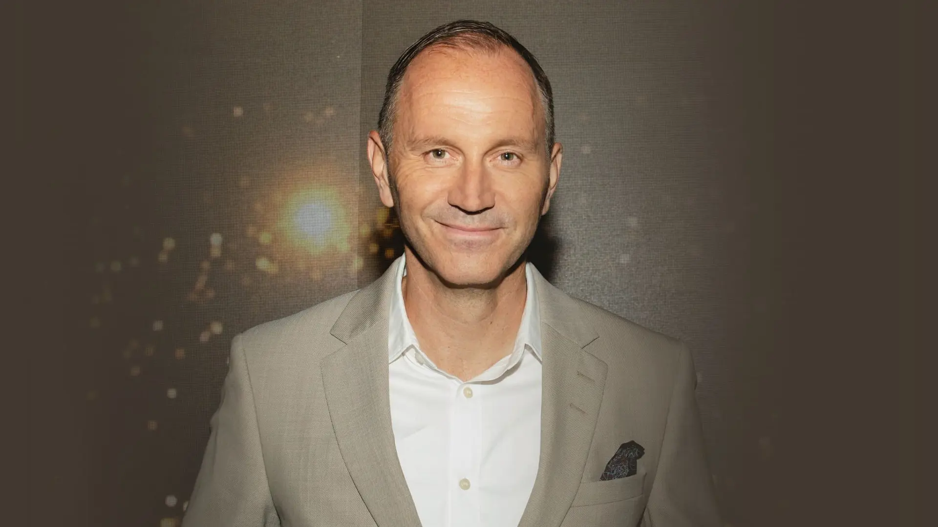 Jonas Eriksson - <p data-start="251" data-end="407">Internationell toppdomare som ger unika insikter om ledarskap, beslutsfattande och prestation under extrem press</p>