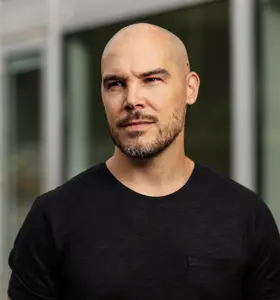 Nicolas Lunabba - Nicolas Lunabba är författare, föreläsare och hedersdoktor som berör med berättelser om unga, ansvar och hopp