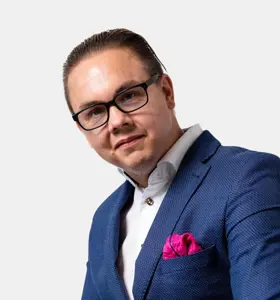 Tommy Mäkelä - Inspirerande föreläsare som förvandlar utmaningar till styrkor och skapar engagemang, mod och utveckling i organisationer.