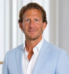 Johan Norén - Samarbete och teamwork är centralt i Johans budskap, där energi, humor och verktyg stärker motivation och arbetsglädje.
