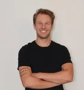 Kim Schoultz - Inspirerande föreläsare som ger praktiska verktyg för bättre kommunikation, starkare självledarskap och ökat engagemang i arbetslivet.