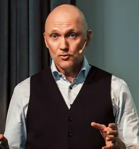 Oskar Sergel - 






Energifylld och engagerande föreläsare som stärker samarbete, kultur och arbetsglädje genom tydlig och medveten kommunikation.






