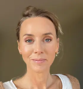 Frida Garell - Frida Garell är barnmorska och föreläsare som ger vuxna kunskap och verktyg för att förstå ungdomar och prata om relationer, sex och mående