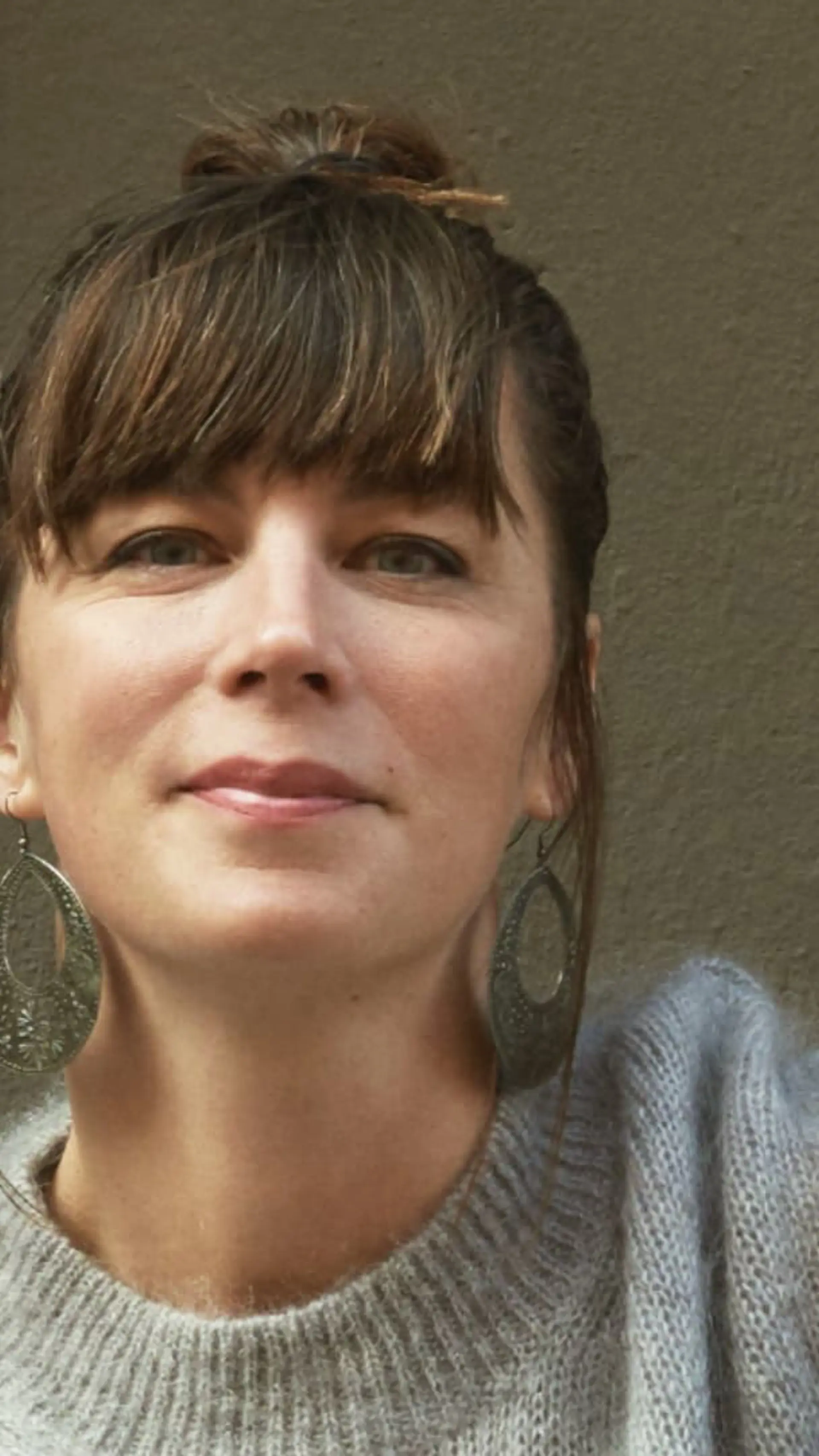 Isabelle McAllister - <div class="speaker-cover object-fit overlay">
<div class="speaker-cover-inner page_container">
<div class="page_container mobile">
<div class="speaker-info">
<div class="speaker-desc">
<p data-start="233" data-end="366">Isabelle McAllister inspirerar till hållbar förändring med vetenskap, kreativitet och konkreta verktyg</p>
<a class="button secondary arrow-right open-modal hide-on-mobile"></a></div>
</div>
</div>
</div>
</div>