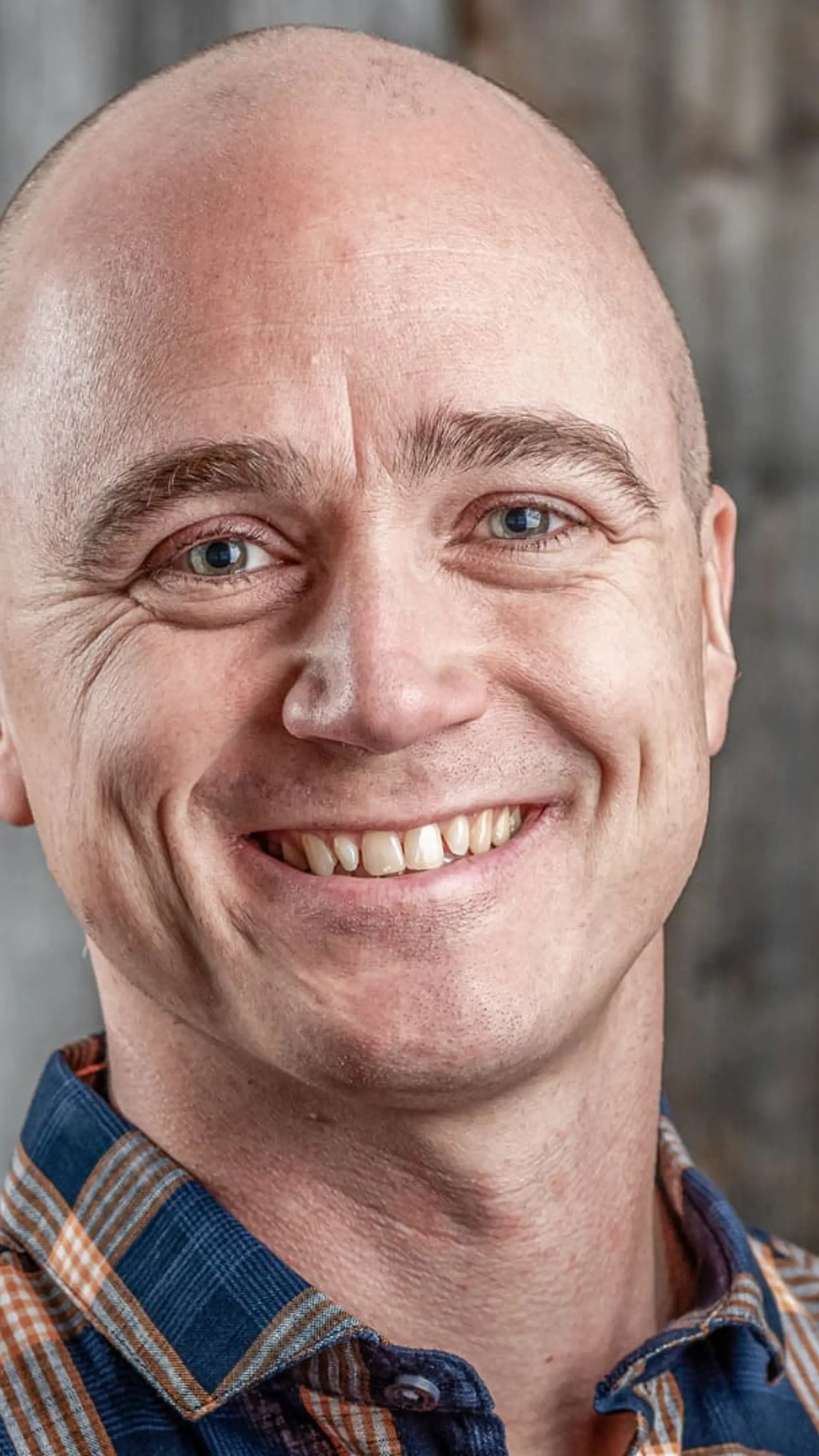Jonas Hagström - <p data-start="210" data-end="363">Jonas Hagström inspirerar med energi, humor och starka livsberättelser om mod, entreprenörskap och att göra verklig skillnad</p>
