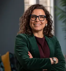 Teresa Acuña Lopez - Kulturstrateg och föreläsare som hjälper organisationer att bygga hållbara kulturer och stärkt självledarskap med engagemang som driver resultat.