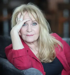 Maria Lundqvist - Maria Lundqvist inspirerar med humor, värme och djup när hon talar om relationer, mod och konsten att våga förändra livet.