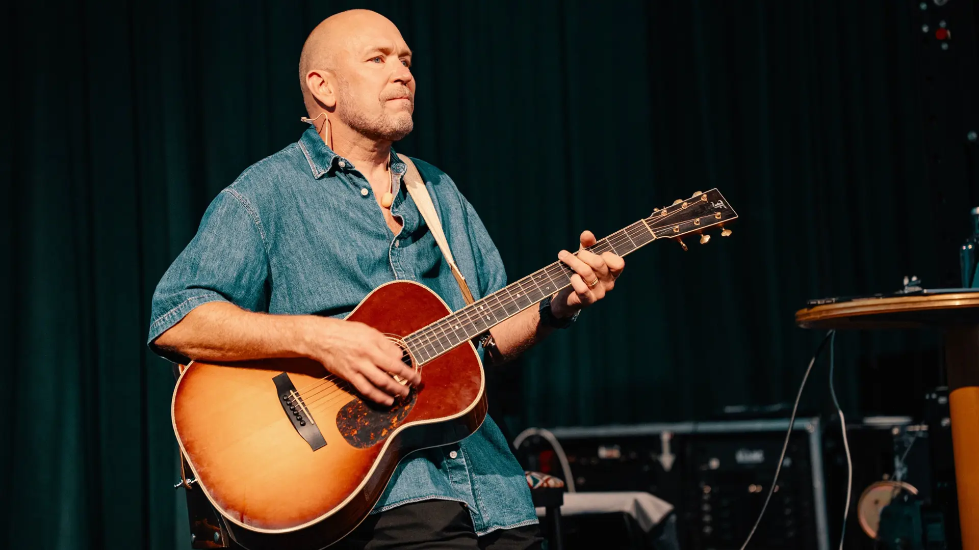 Björn Ling - <p data-start="213" data-end="317">Björn Ling inspirerar med humor, mod och erfarenhet från scen, film och TV</p>