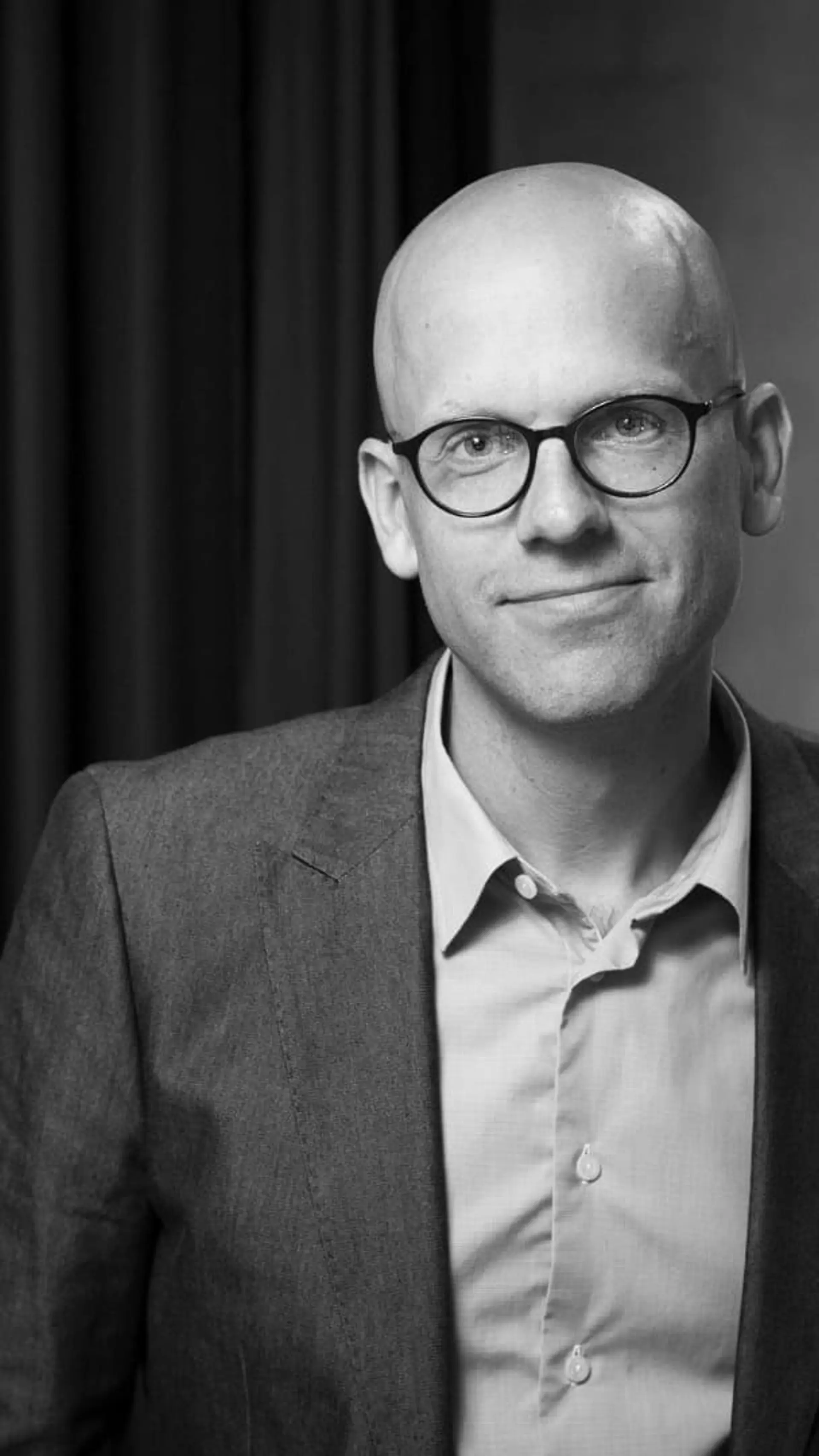 Andreas Ekström - <p data-start="207" data-end="336">Andreas Ekström ger skarpa perspektiv på digitalisering, AI och människans roll i teknologiska skiften</p>