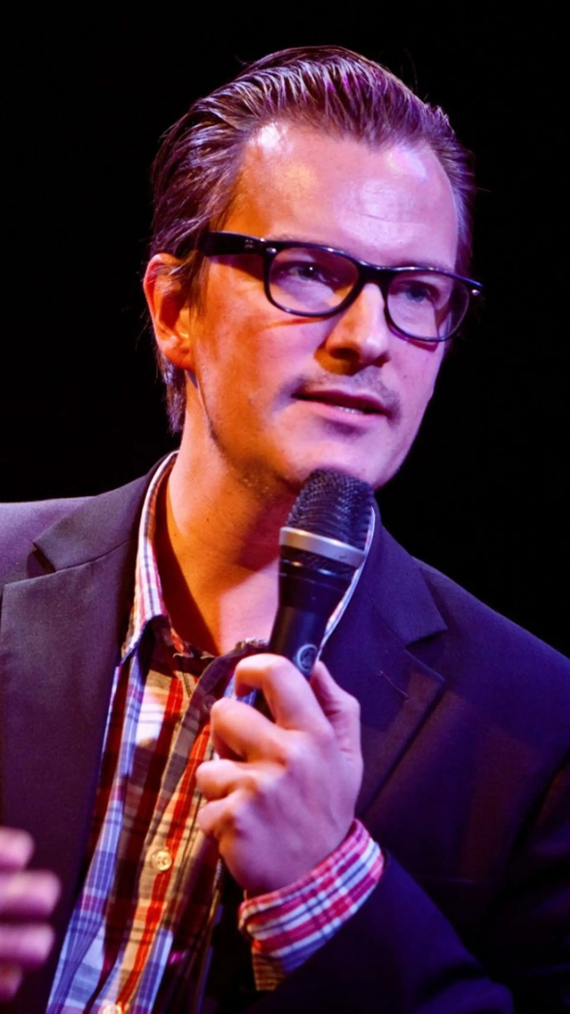 André Wickström - <p data-start="238" data-end="409">André Wickström levererar smart, träffsäker humor med internationell känsla och igenkänning som får publiken att skratta högt.</p>