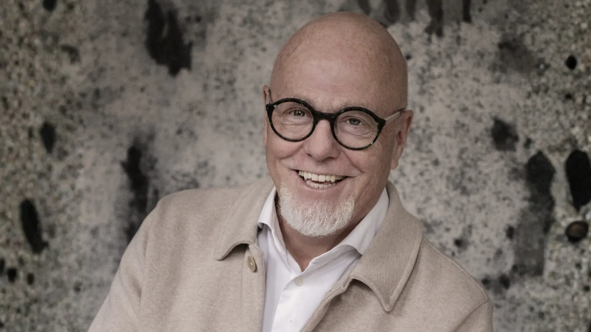 Per Furumo - <p data-start="380" data-end="541">När AI tar större plats blir den mänskliga rösten avgörande. Per Furumo visar hur retorik, röst och närvaro skapar verkligt genomslag.</p>