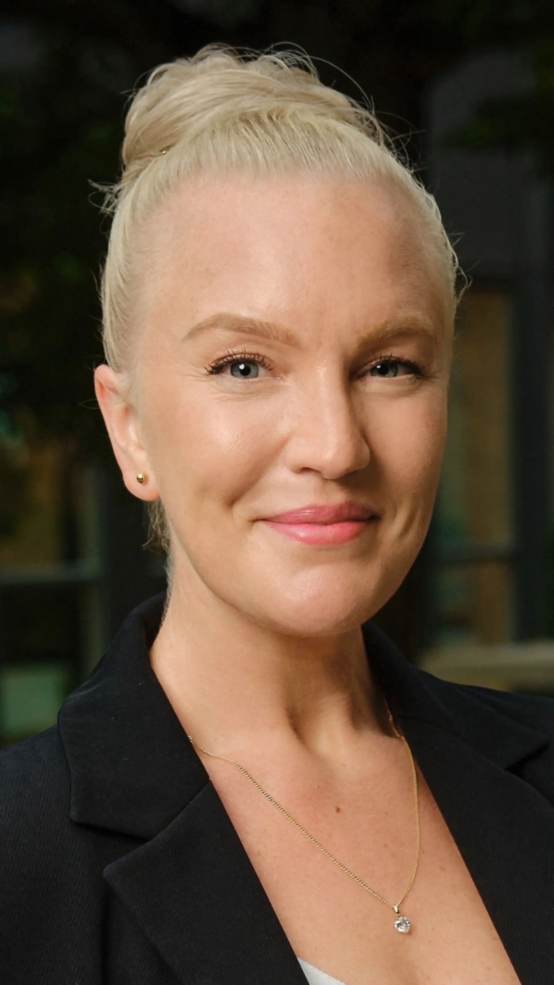 Alexandra Davidsson - <p data-start="491" data-end="643">Alexandra Davidsson är en erfaren talare med fokus på självledarskap, mänsklig hållbarhet och omställning i praktiken.</p>