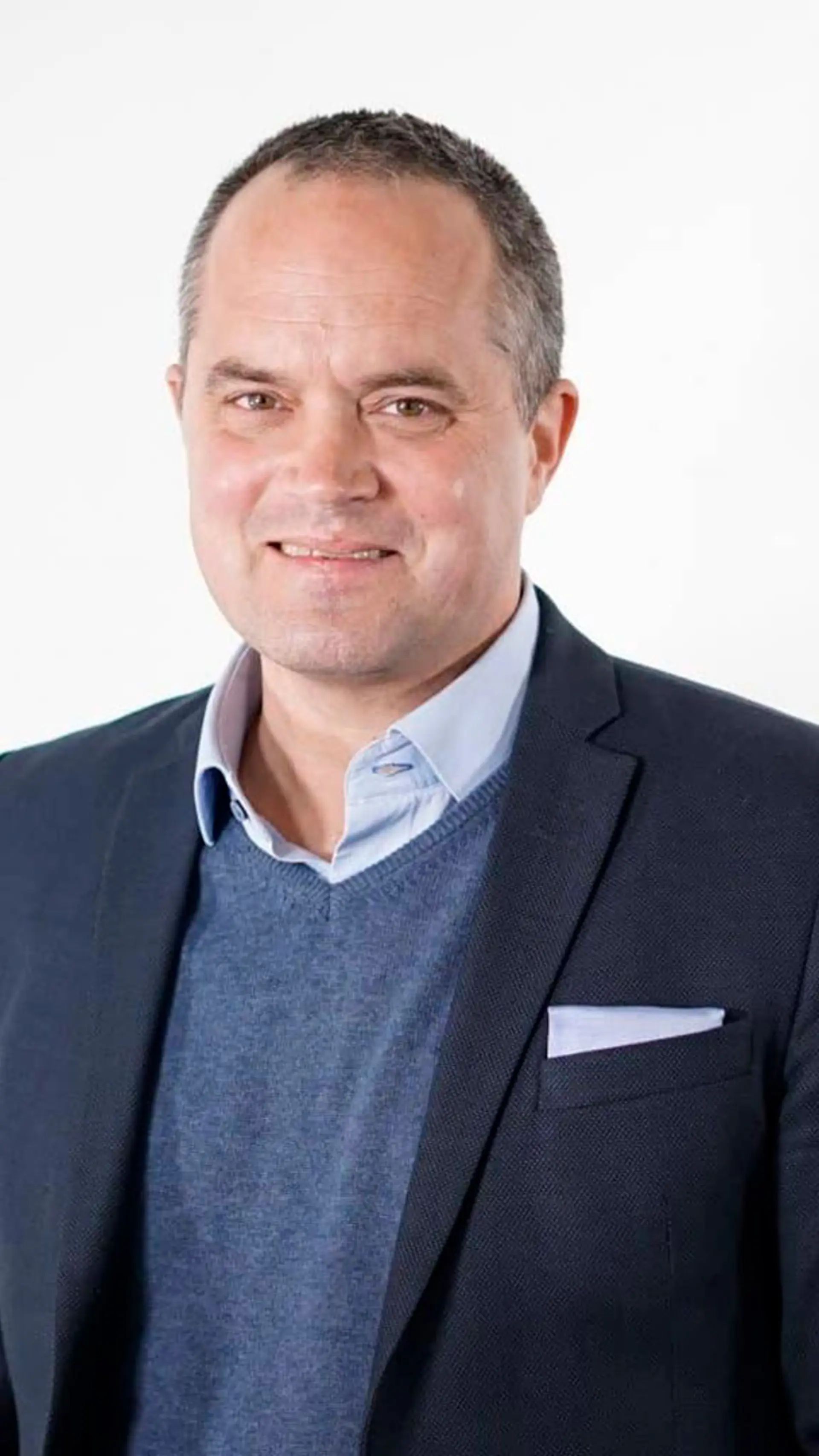 Mikael Rehnberg - <p>Mikael Rehnberg är arbetsmiljökonsult och föreläsare som specialiserar sig på psykosocial arbetsmiljö och stressrelaterad ohälsa. Han erbjuder forskningsbaserade lösningar för att främja välmående på arbetsplatsen.</p>