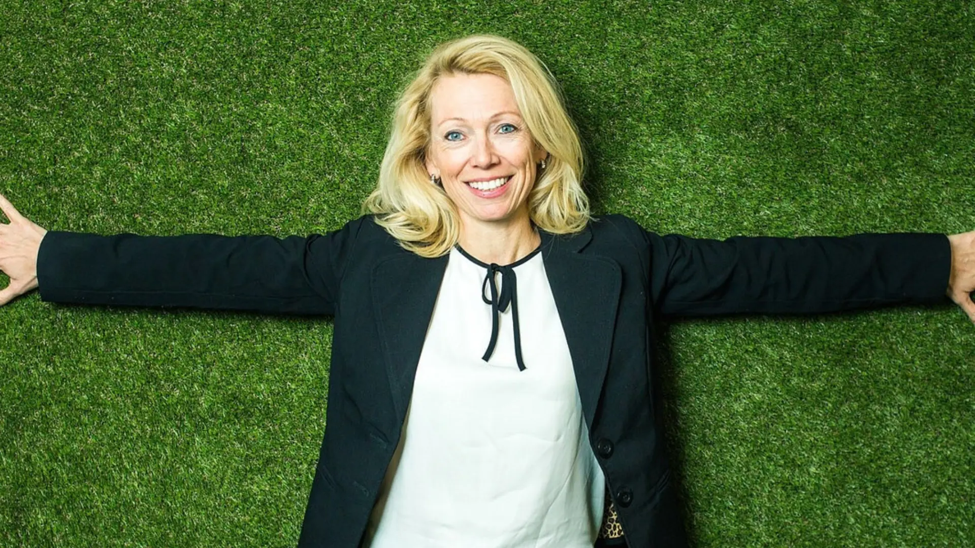 Heléne Lidström - <p data-start="242" data-end="403">Heléne Lidström inspirerar till nya arbetssätt som frigör kreativitet och skapar resultat i den digitala arbetsmiljön</p>