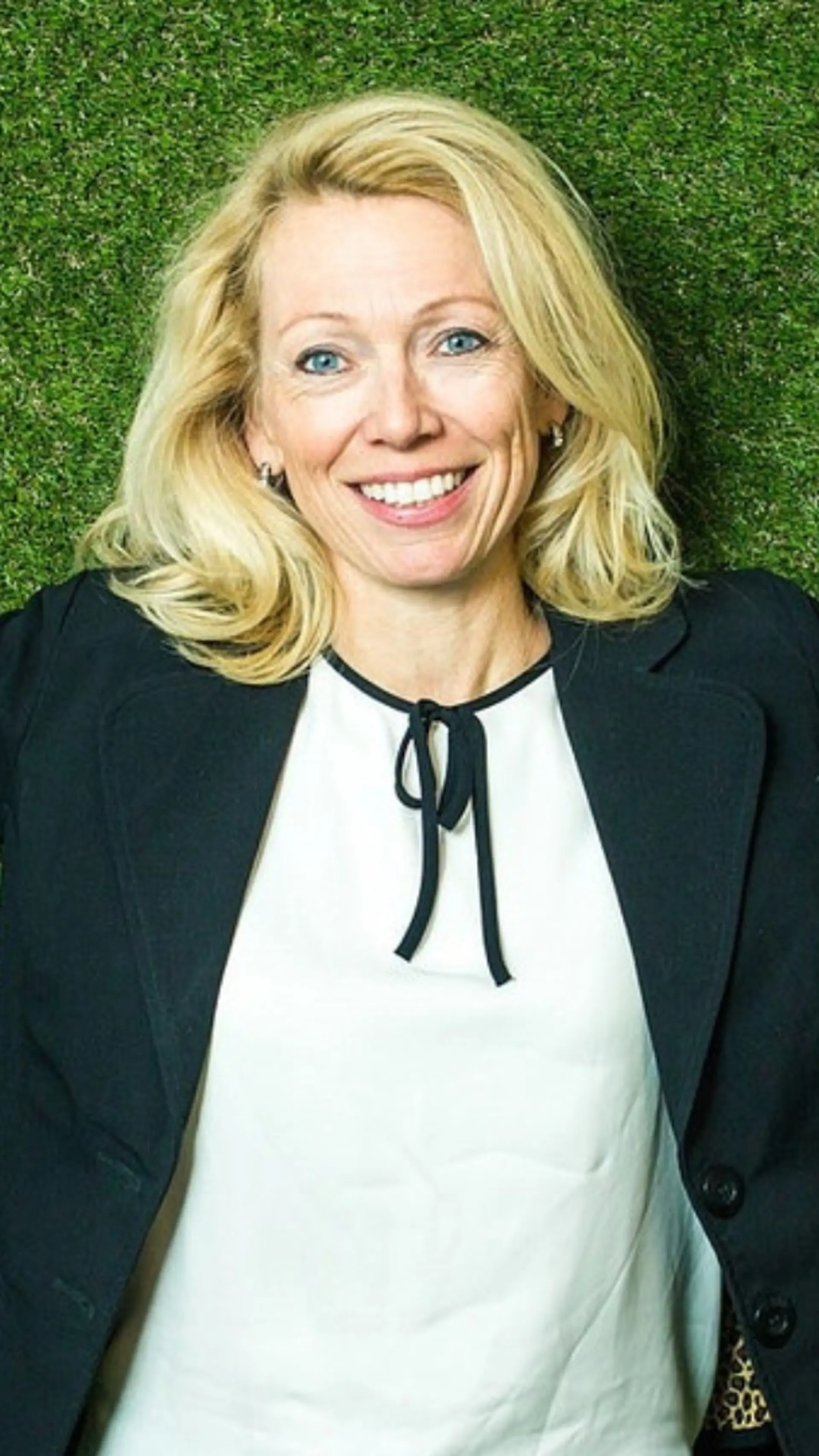 Heléne Lidström - <p data-start="242" data-end="403">Heléne Lidström inspirerar till nya arbetssätt som frigör kreativitet och skapar resultat i den digitala arbetsmiljön</p>