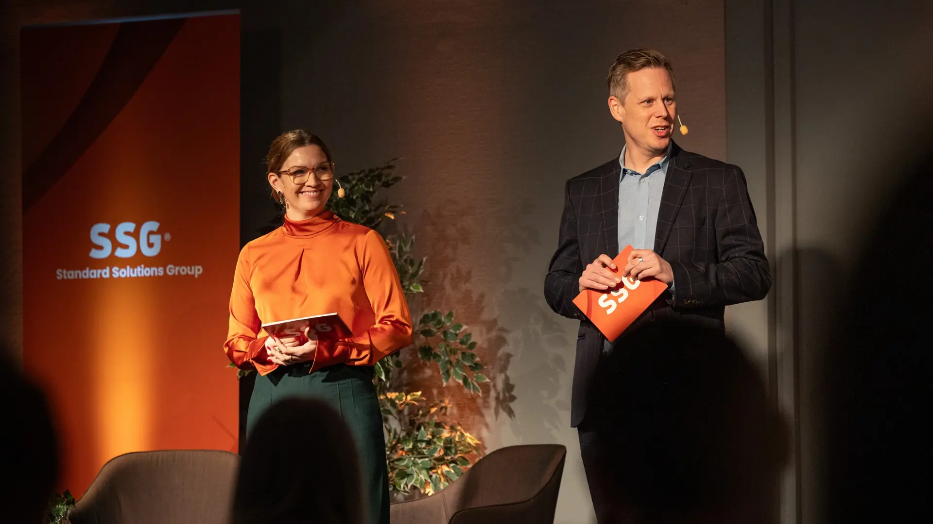 Sara Marczak & Andreas Utterström - <p>Erfarna moderatorer och intervjuare som skapar engagerande samtal, trygghet och energi på scenen</p>