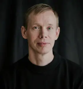 Tobias Degsell - Tobias Degsell visar hur kreativitet blir konkret och hur idéer går från tanke till handling i vardagen.