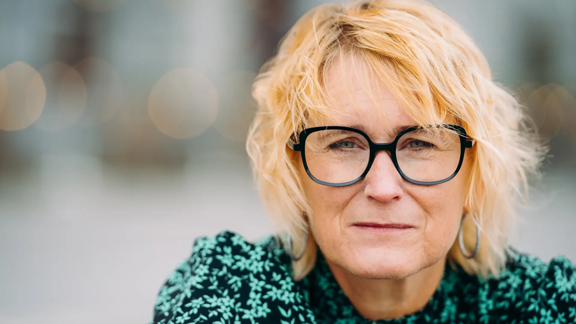 Anna Sjöström - <div class="flex flex-col text-sm pb-25">
<div class="text-base my-auto mx-auto pb-10 [--thread-content-margin:--spacing(4)] @w-sm/main:[--thread-content-margin:--spacing(6)] @w-lg/main:[--thread-content-margin:--spacing(16)] px-(--thread-content-margin)">
<div class="[--thread-content-max-width:40rem] @w-lg/main:[--thread-content-max-width:48rem] mx-auto max-w-(--thread-content-max-width) flex-1 group/turn-messages focus-visible:outline-hidden relative flex w-full min-w-0 flex-col agent-turn">
<div class="flex max-w-full flex-col grow">
<div class="min-h-8 text-message relative flex w-full flex-col items-end gap-2 text-start break-words whitespace-normal [.text-message+&amp;]:mt-1" data-message-author-role="assistant" data-message-id="cae8287a-dfa1-46a1-851f-f3c00fde5844" data-message-model-slug="gpt-5-2">
<div class="flex w-full flex-col gap-1 empty:hidden first:pt-[1px]">
<div class="markdown prose dark:prose-invert w-full wrap-break-word light markdown-new-styling">
<p data-start="85" data-end="232" data-is-last-node="" data-is-only-node="">Förebygg alkohol och drogproblem och stärk lönsamheten med konkreta, forskningsbaserade verktyg för hela organisationen</p>
</div>
</div>
</div>
</div>
<div class="z-0 flex min-h-[46px] justify-start"></div>
<div class="mt-3 w-full empty:hidden">
<div class="text-center"></div>
</div>
</div>
</div>
</div>
<div class="pointer-events-none h-px w-px absolute bottom-0" aria-hidden="true" data-edge="true"></div>